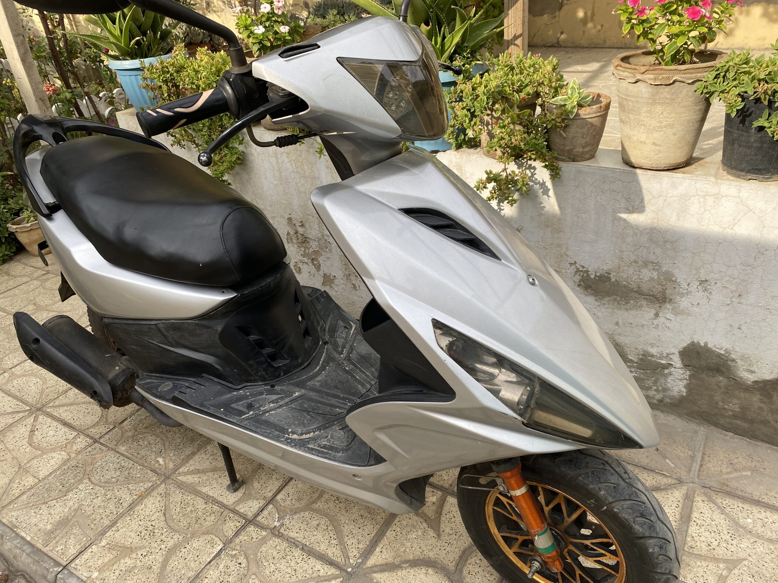 موتر سایکل فروشی