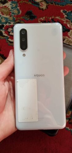 Aquos R4