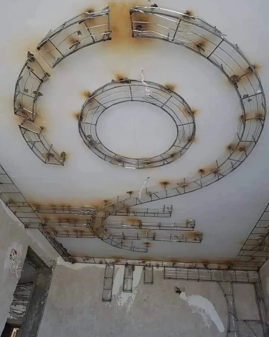 گچ کاری وابزارزنی