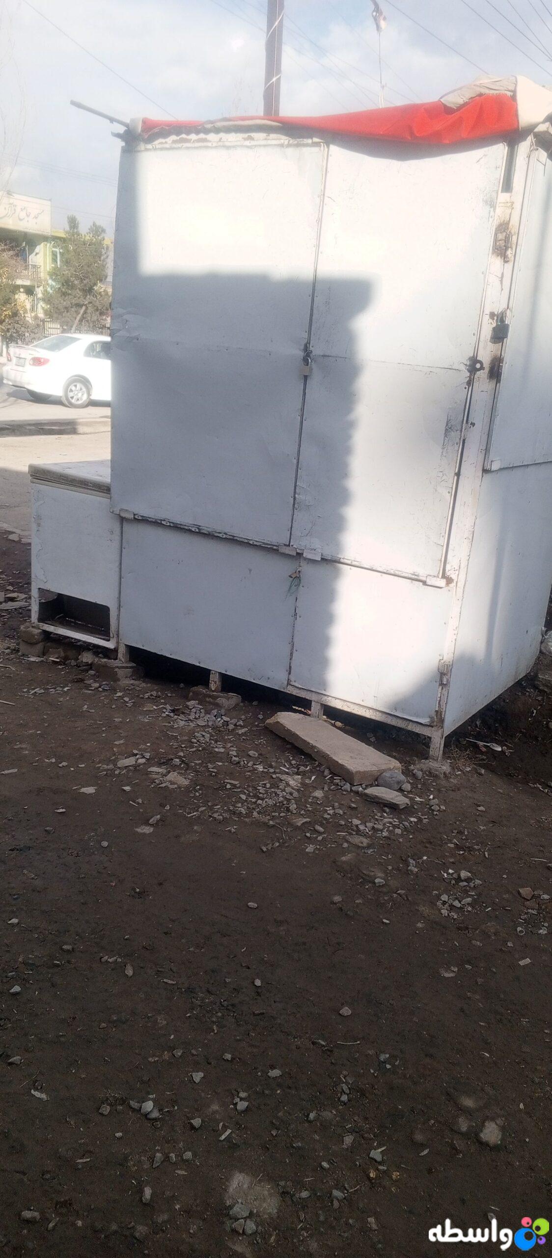 غرفه همراه با دو فریزر