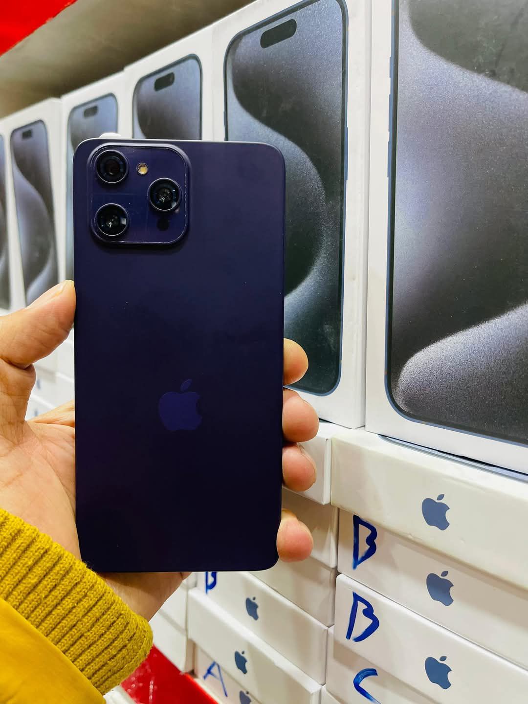 شیپ ایفون ۱۵ مال لات اصلی