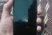 یک عدد موبایل S10 please اسکرین میده شده است تخت ب