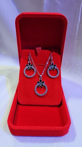 ست گردنبند و گوشواره برای خاص پسندان