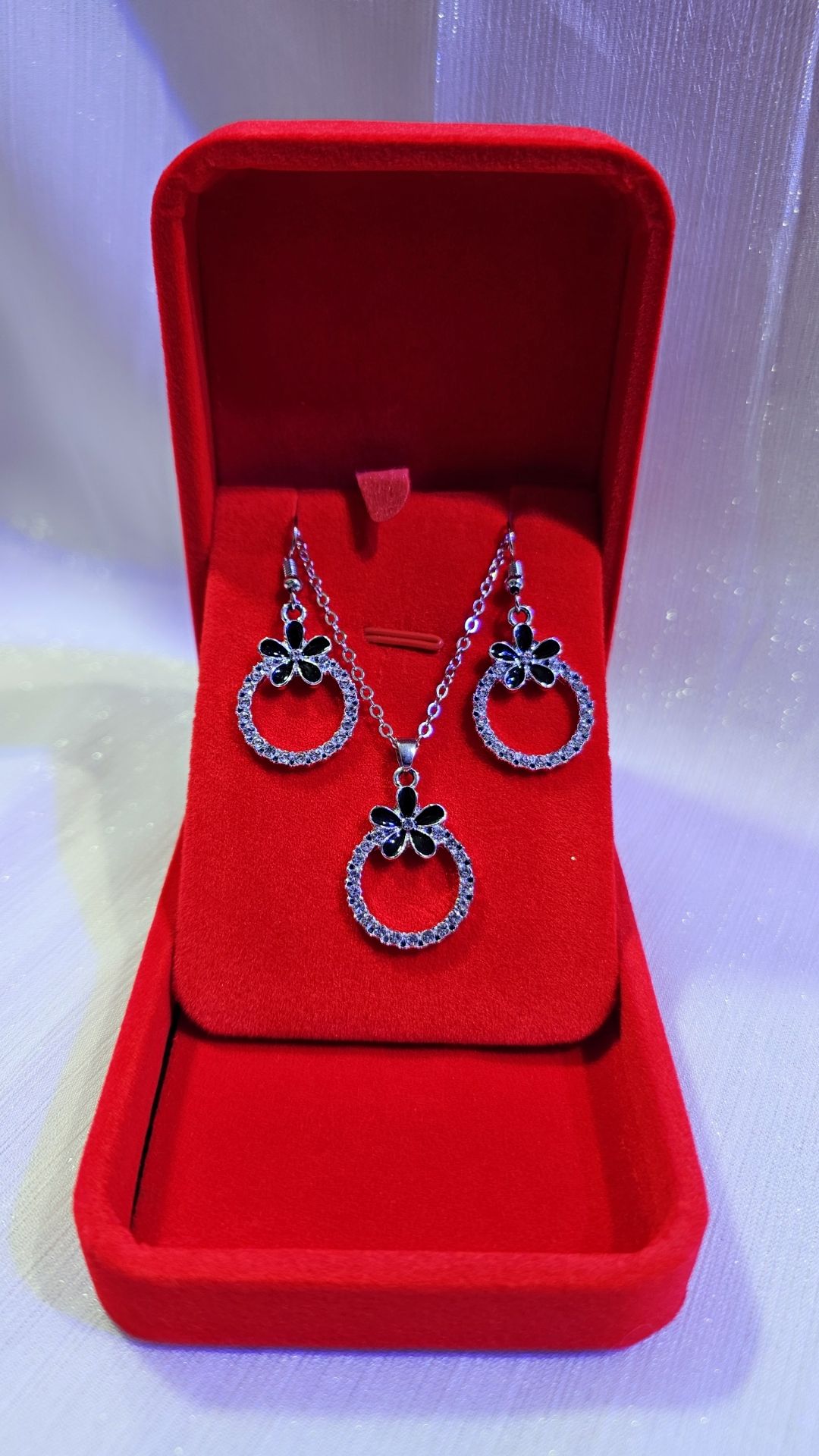 ست گردنبند و گوشواره برای خاص پسندان