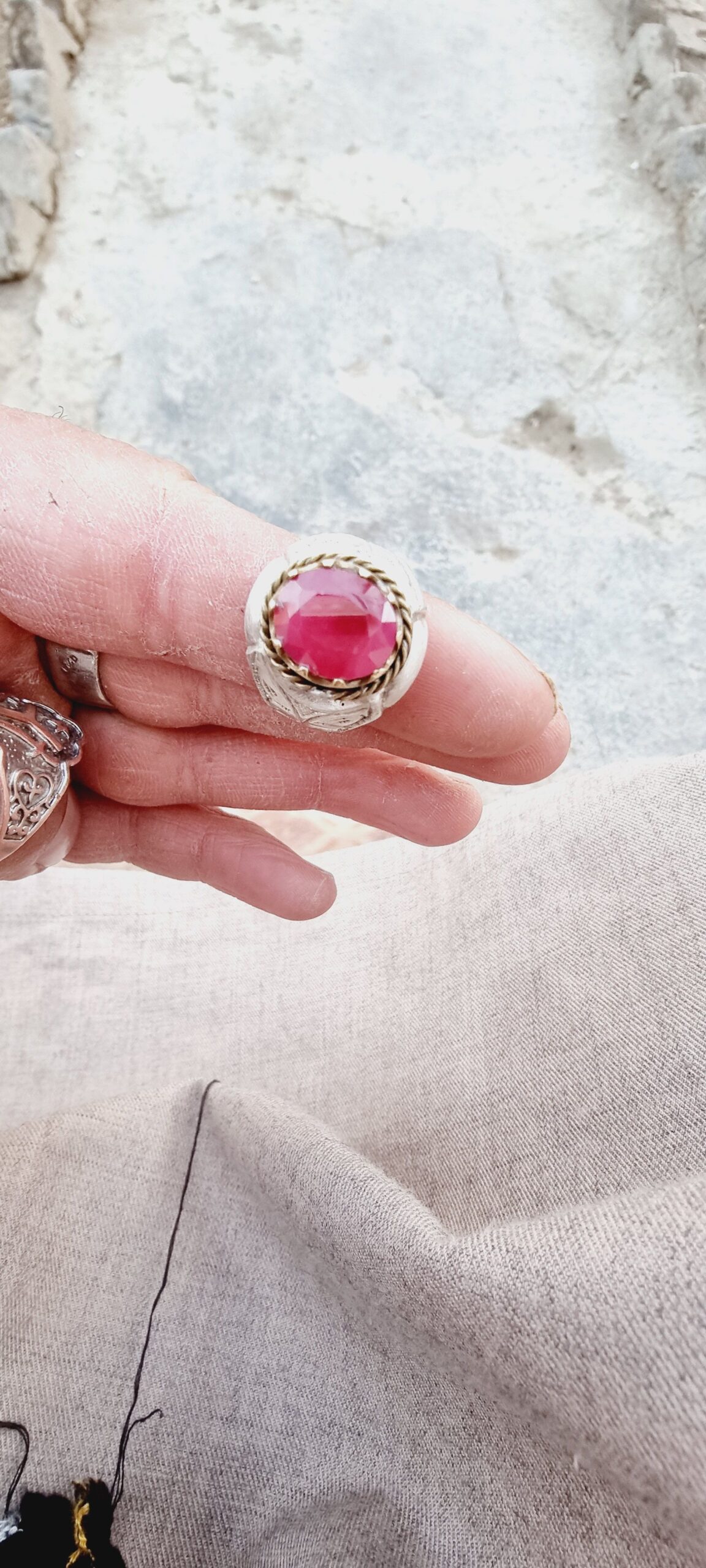 یک عدد انگشتر به سنگ یاقوت جگدلک بفروش میرسد خاص و