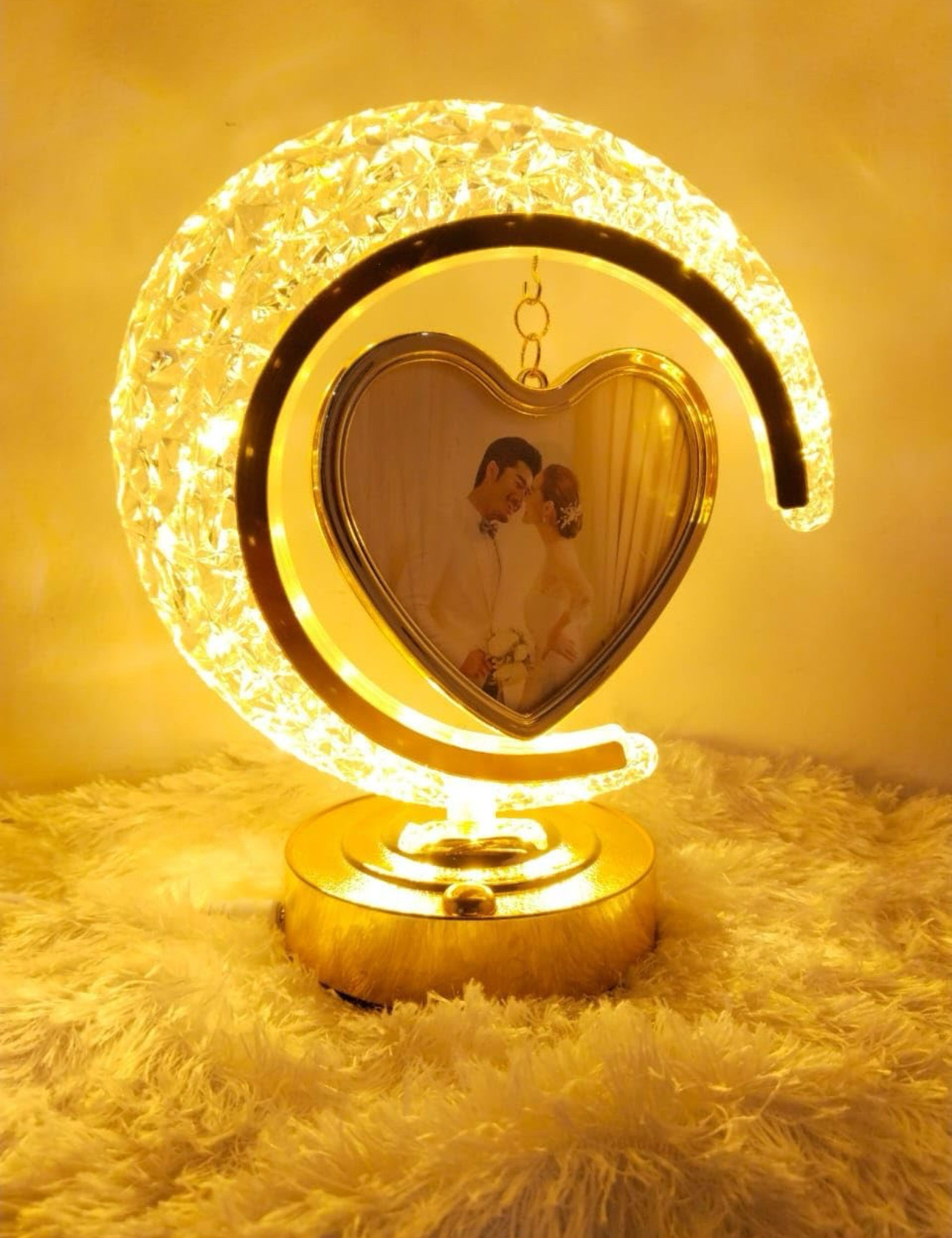 هم قاب عکس هم چراغ خواب