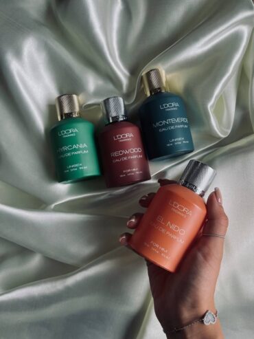 عطري با بوی ماندگار یک ماه ادوپرفیوم مردانه با مدل