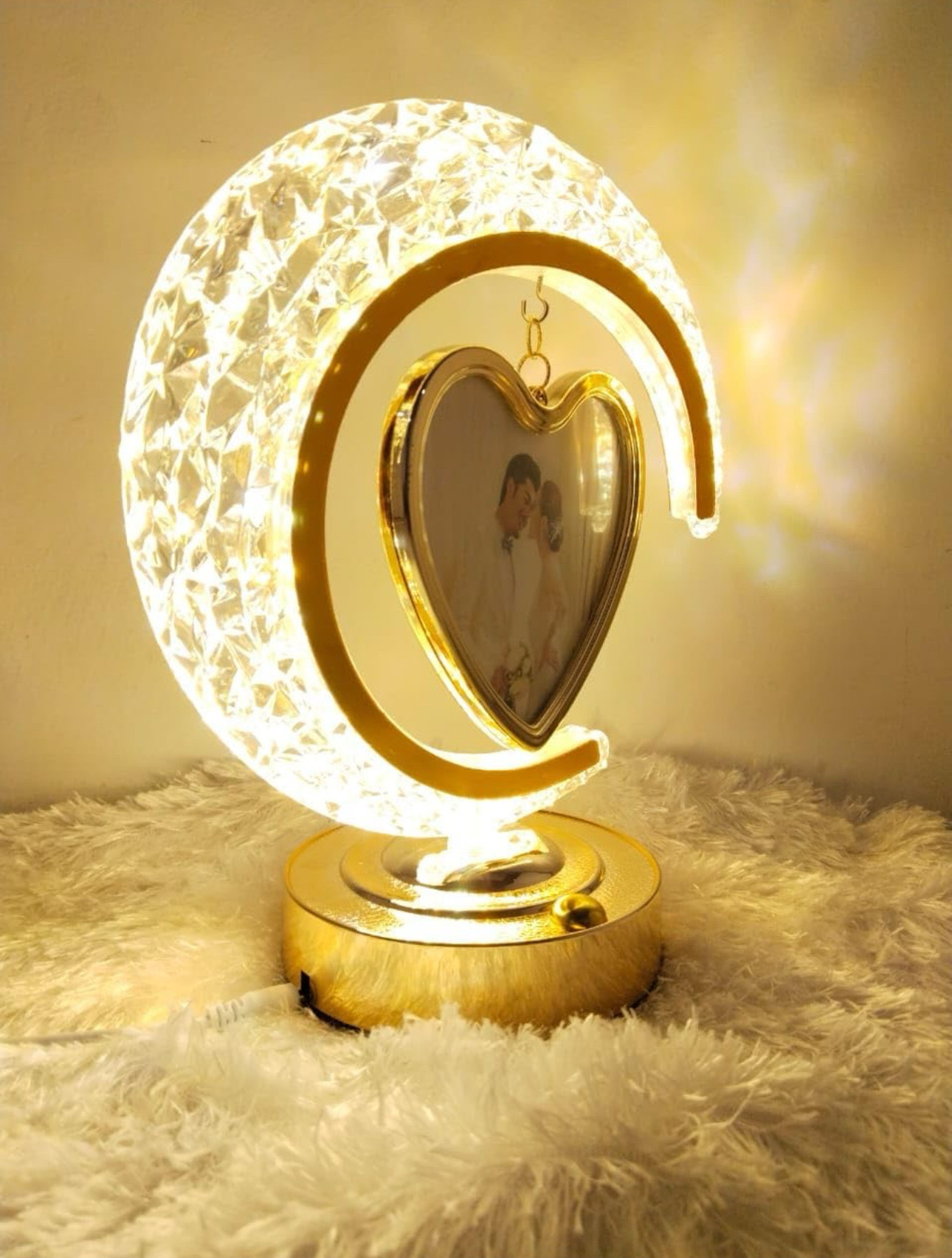 هم قاب عکس هم چراغ خواب