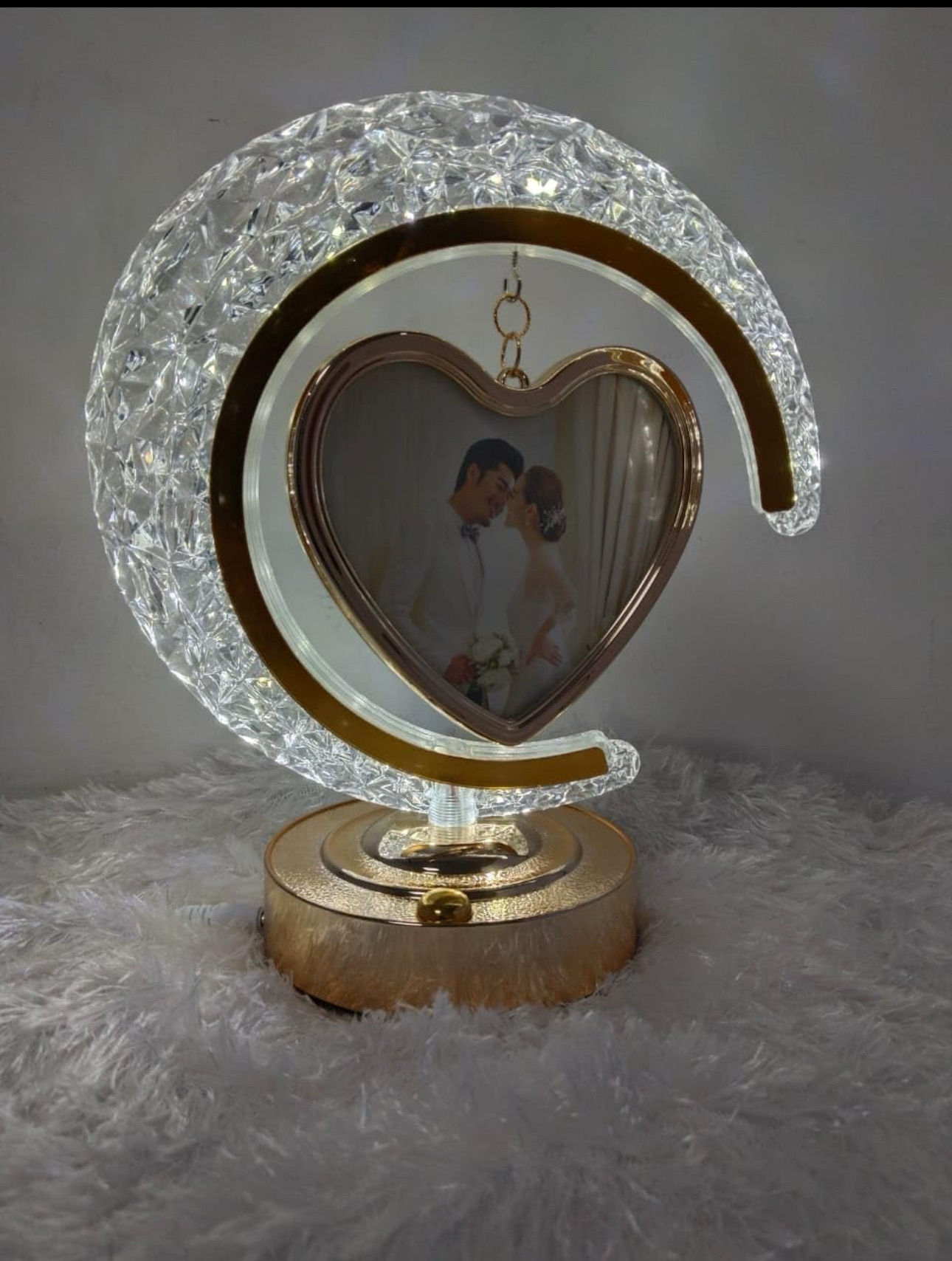 هم قاب عکس هم چراغ خواب