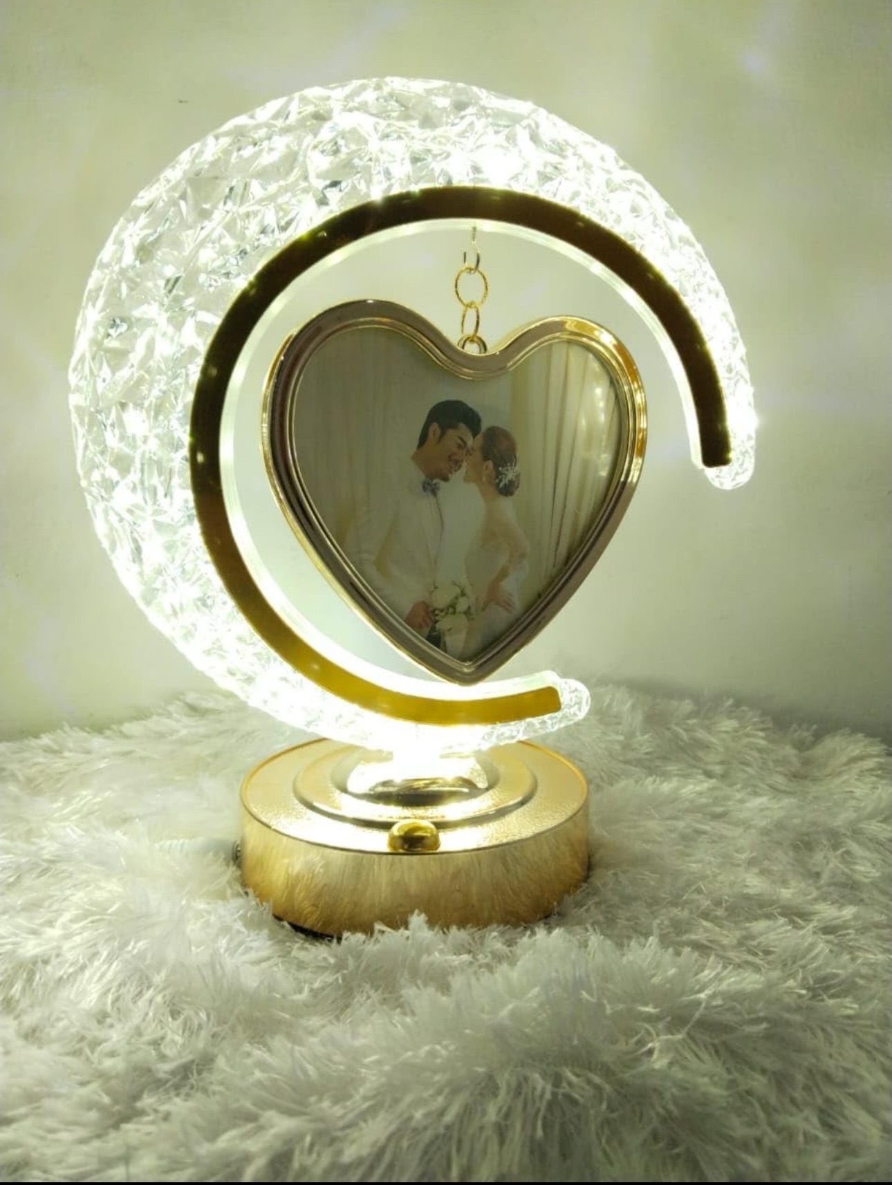 قاب عکس و چراغ خواب