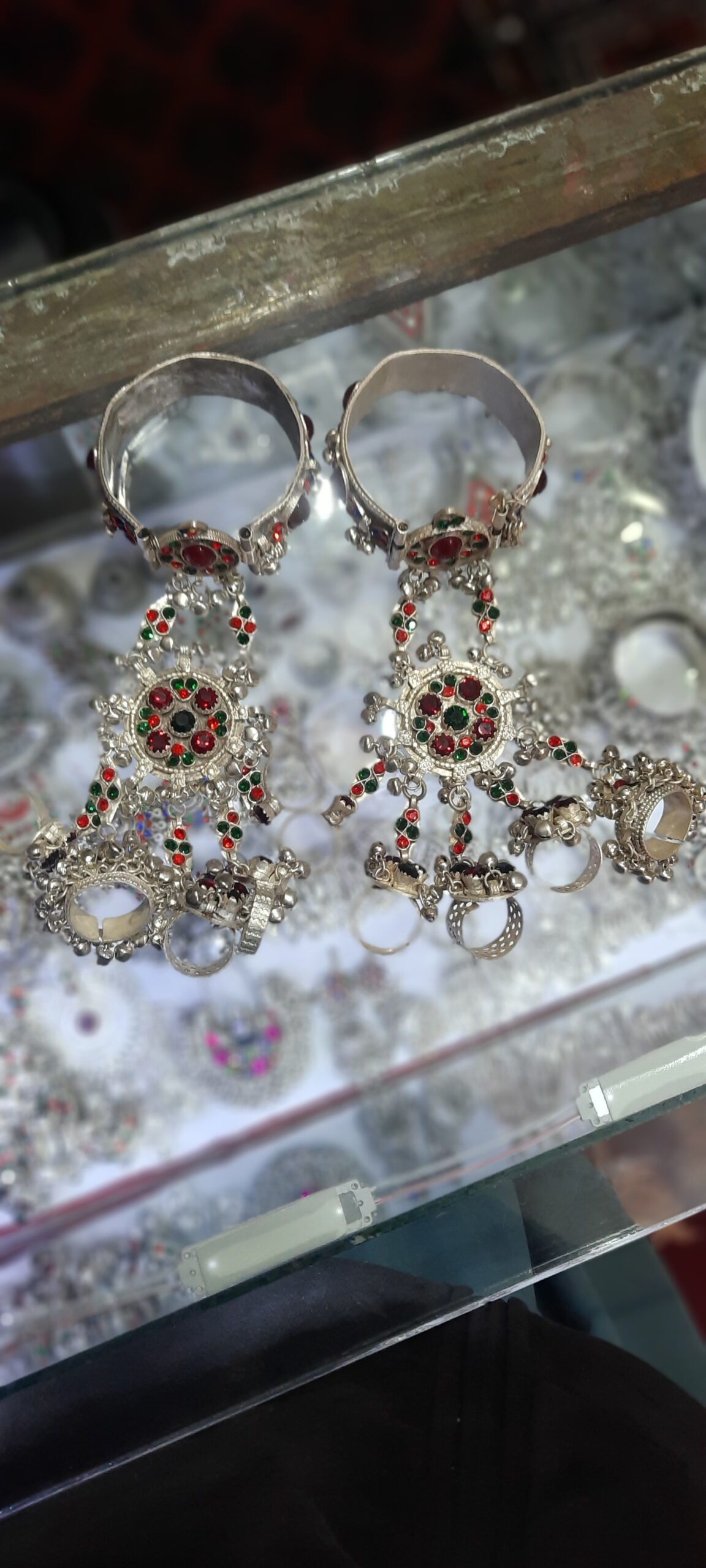 هر نوع زیورات