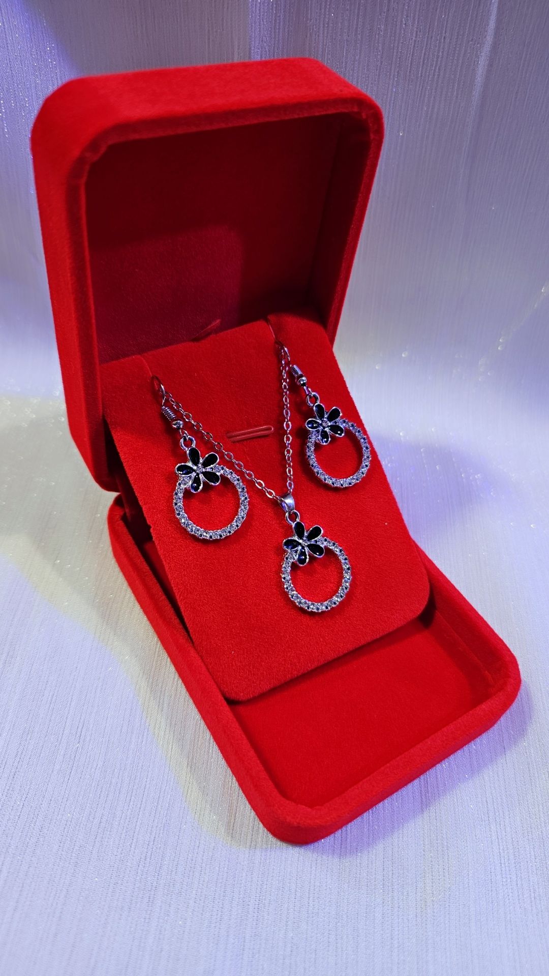 ست گردنبند و گوشواره برای خاص پسندان