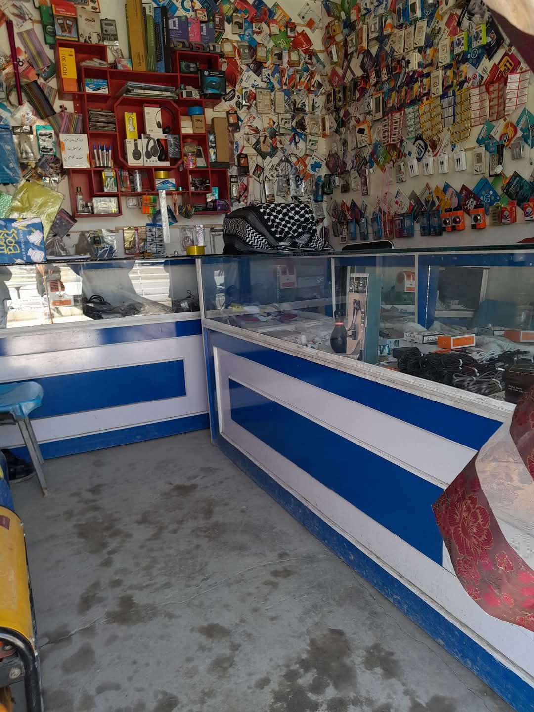 دوکان فروشی