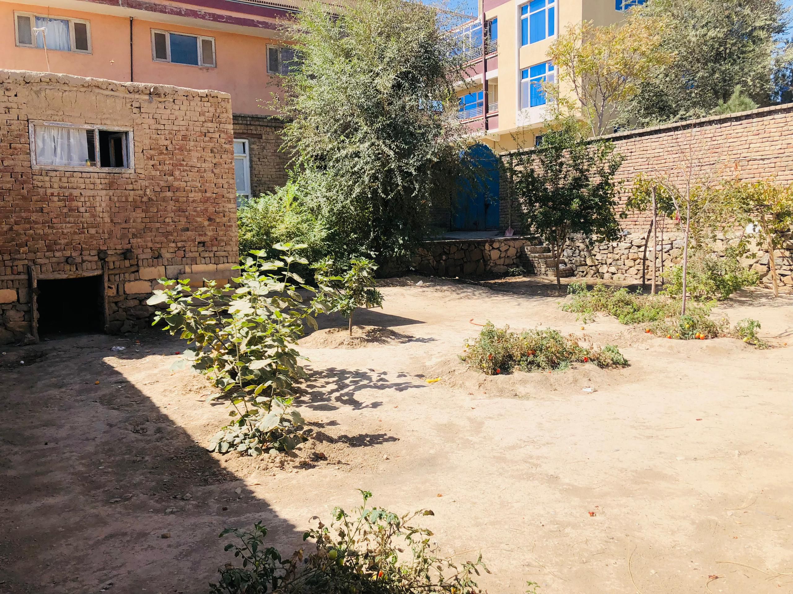 کابل میدان هوایی پشت وزارت داخله نو زمین دو بسپه