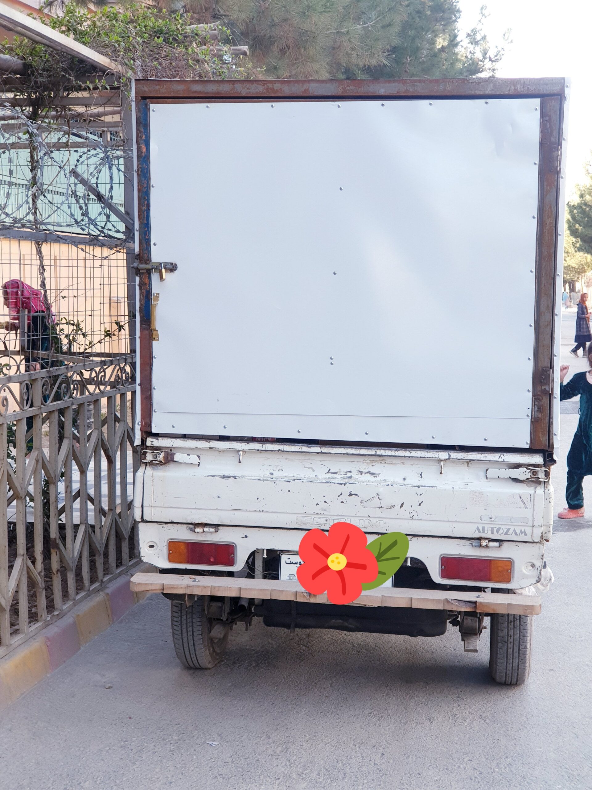 یک عراده موتر باربری سوزوکی کیري