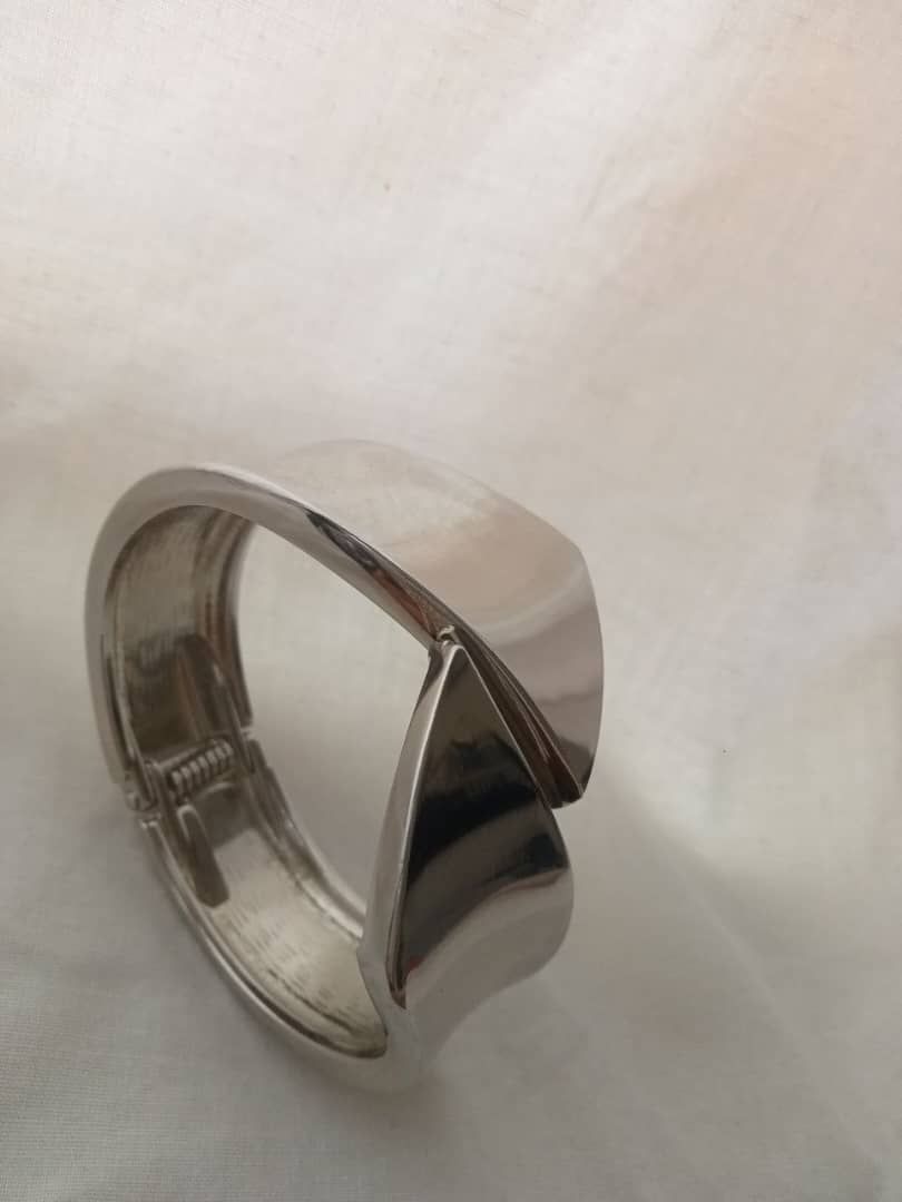 دست بند و انگشتر