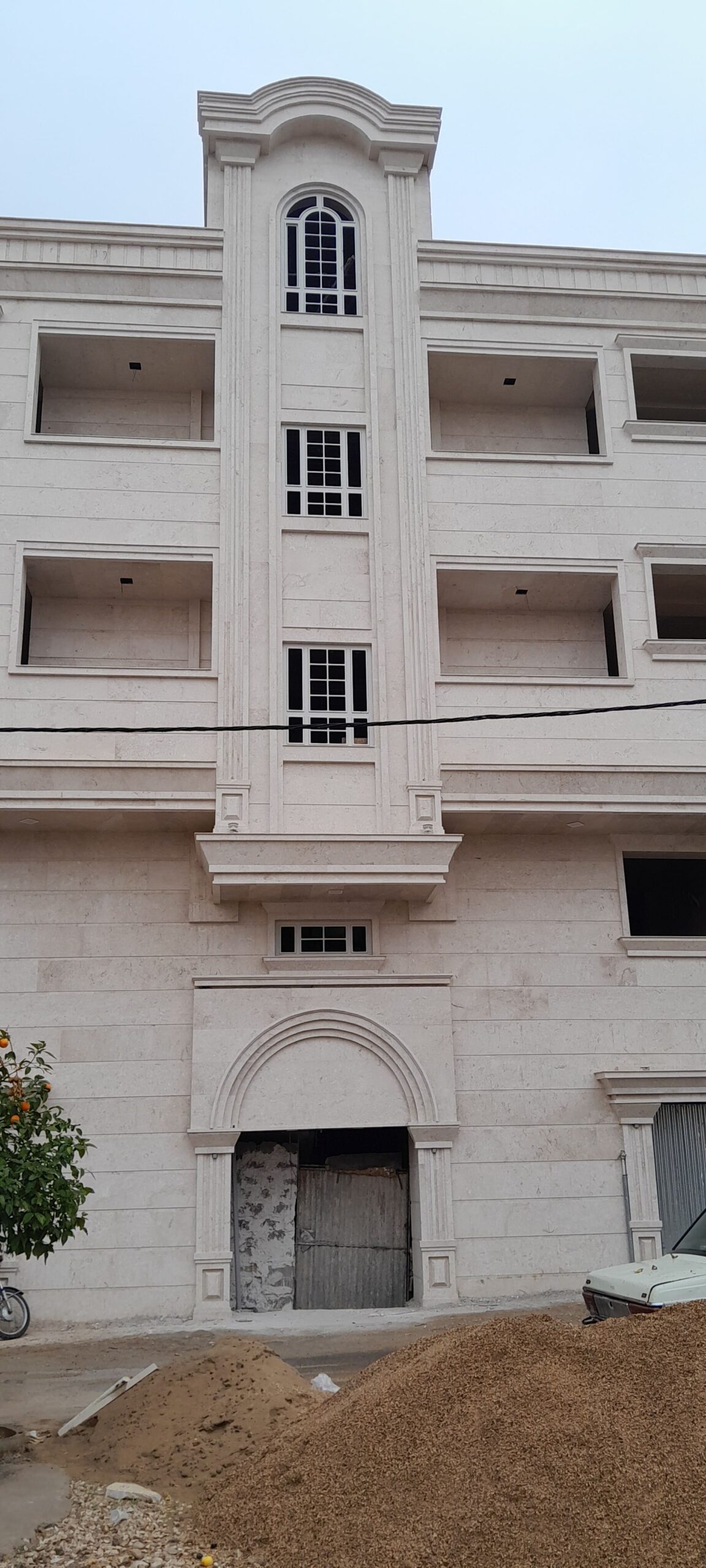 نمای داخلی وبیرونی ساختمان