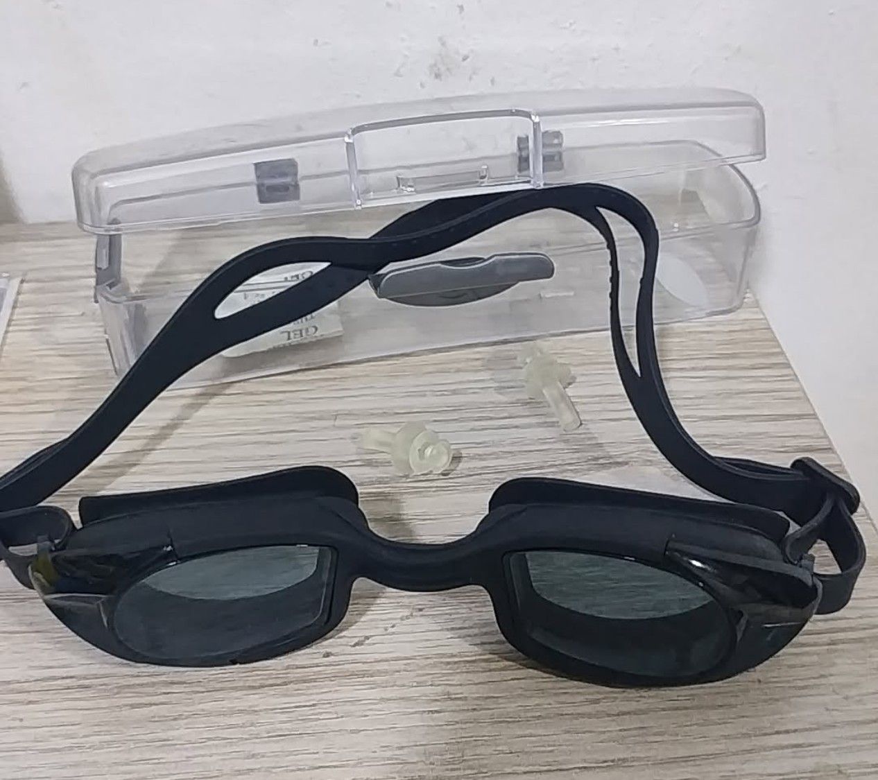 عینک آببازی و گوش بند