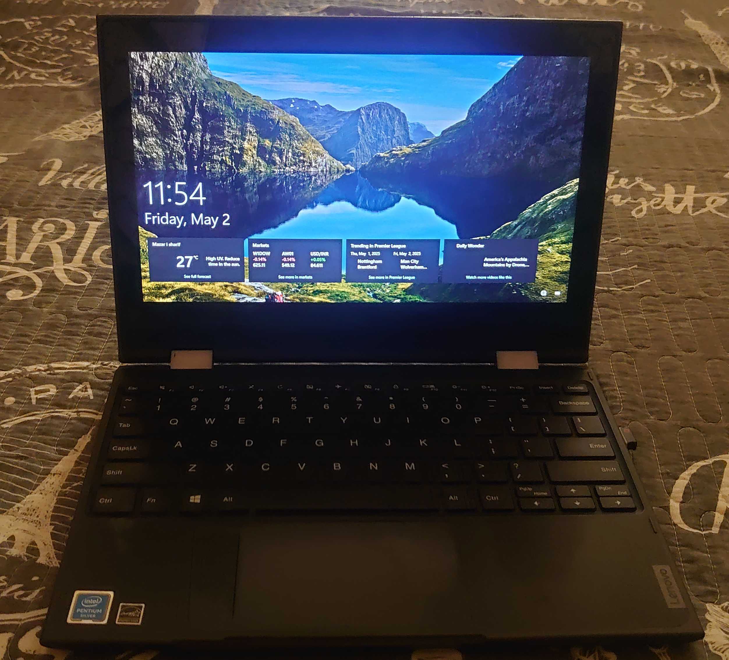 کمپیوتر Lenovo silver Pentium قابلیت لمس صفحه و آی