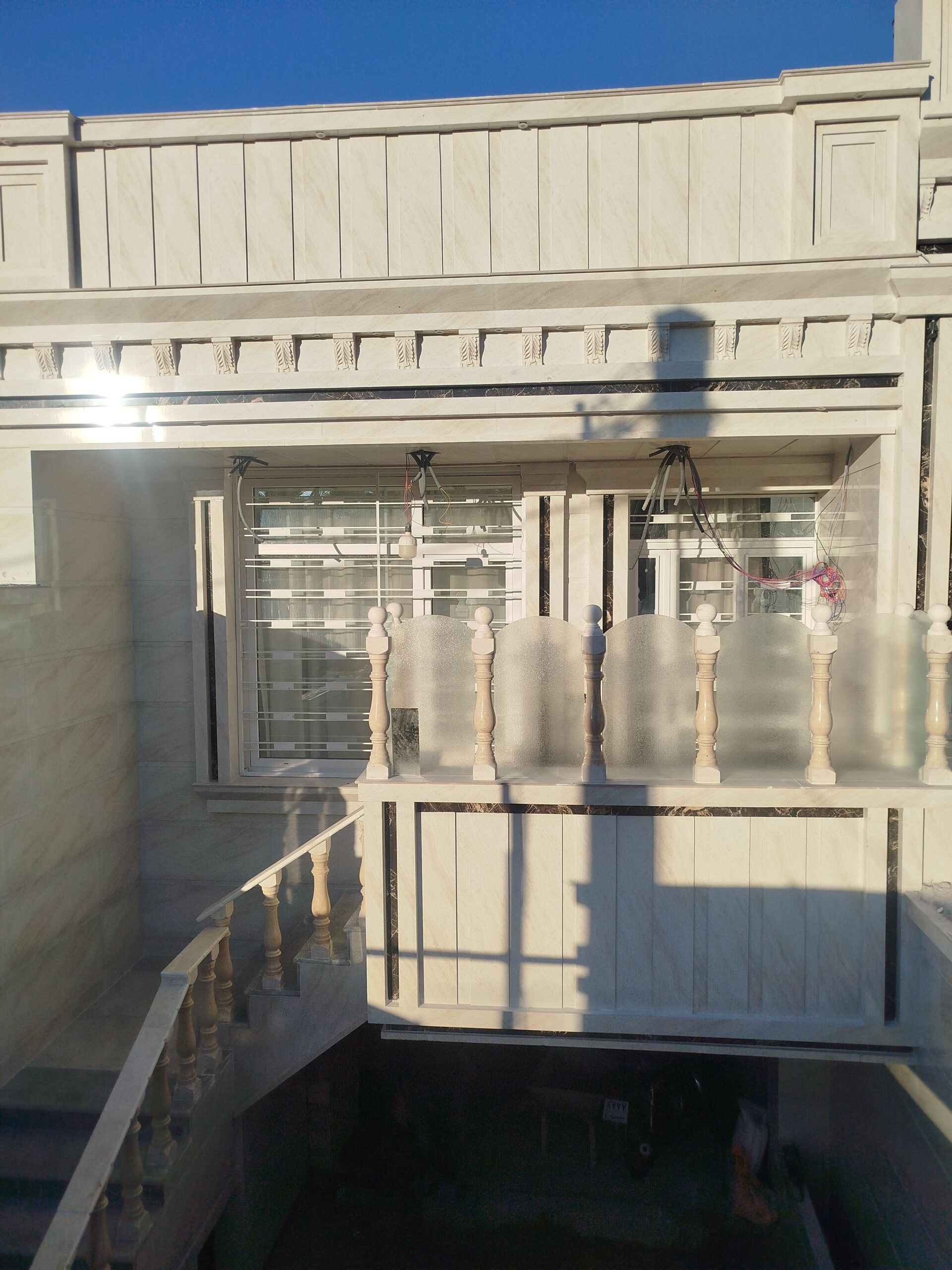 نمای داخلی وبیرونی ساختمان