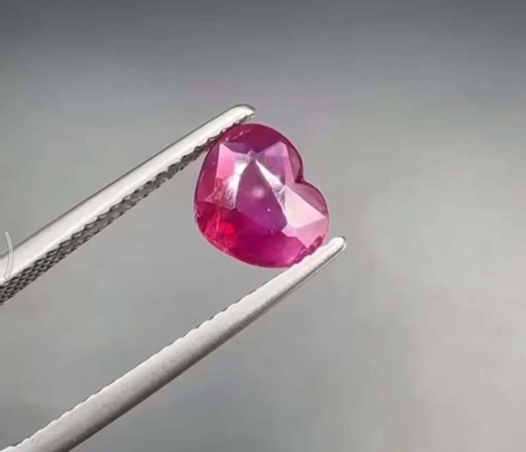 بزرگترین مرکز خرید سنگ های قیمتی و کالاهای خاص در