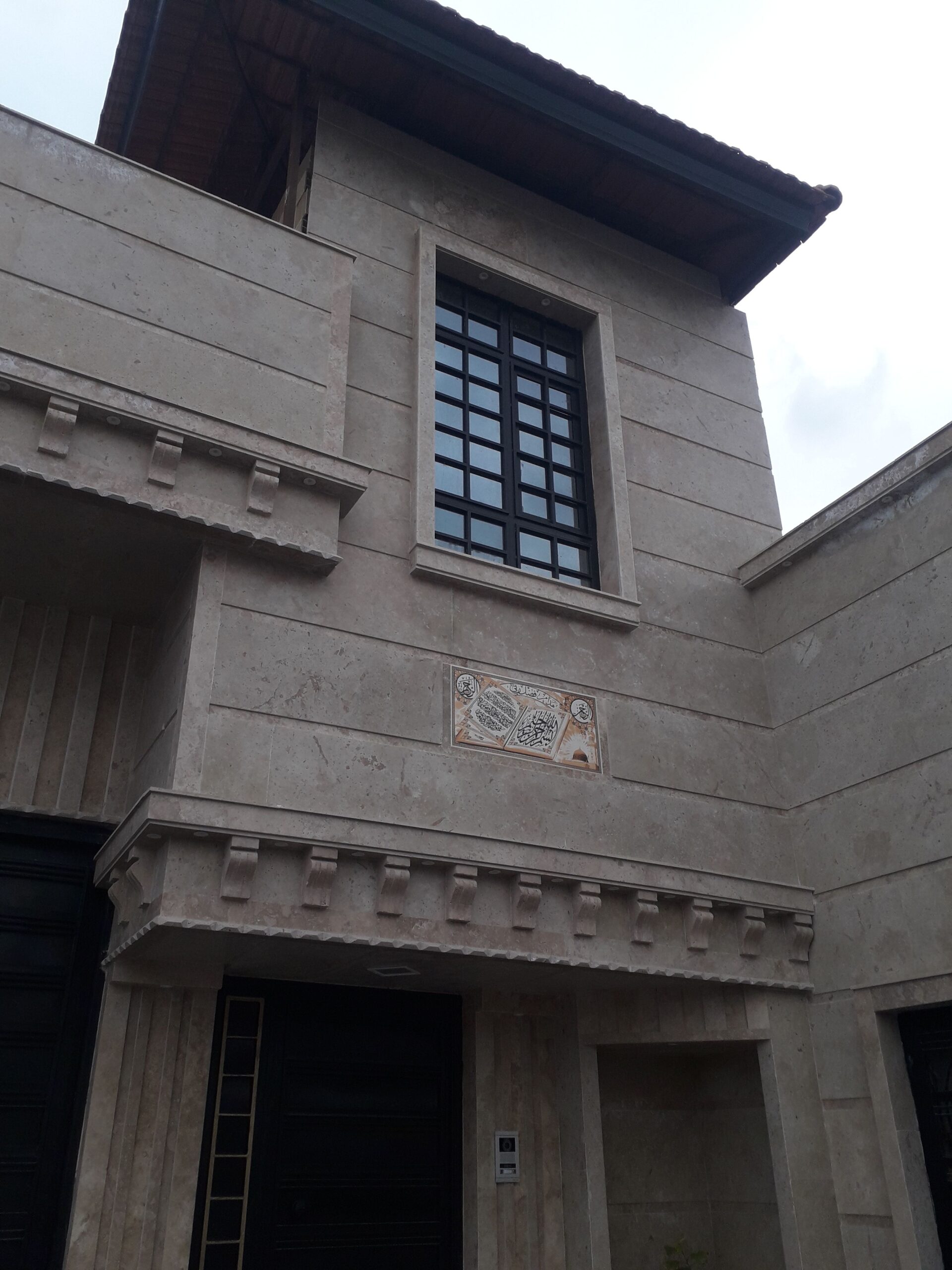 نمای داخلی وبیرونی ساختمان