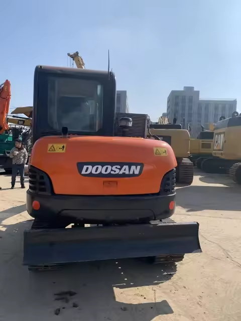 اکسواتور کمپنی دوسان DH60