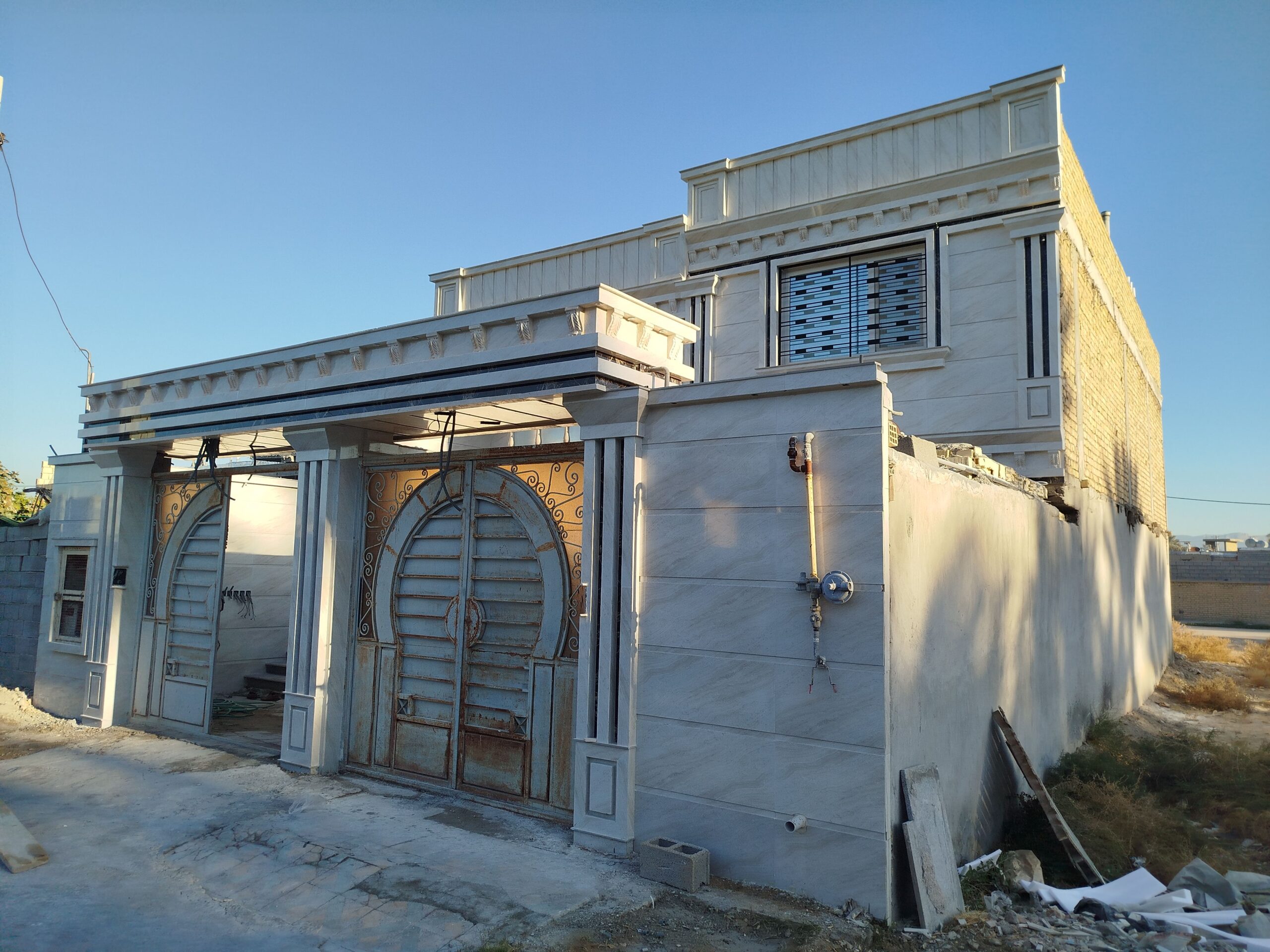 نمای داخلی وبیرونی ساختمان