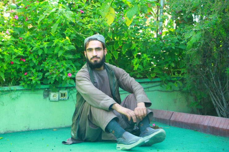 کاریګر یم اوس بیکار یم