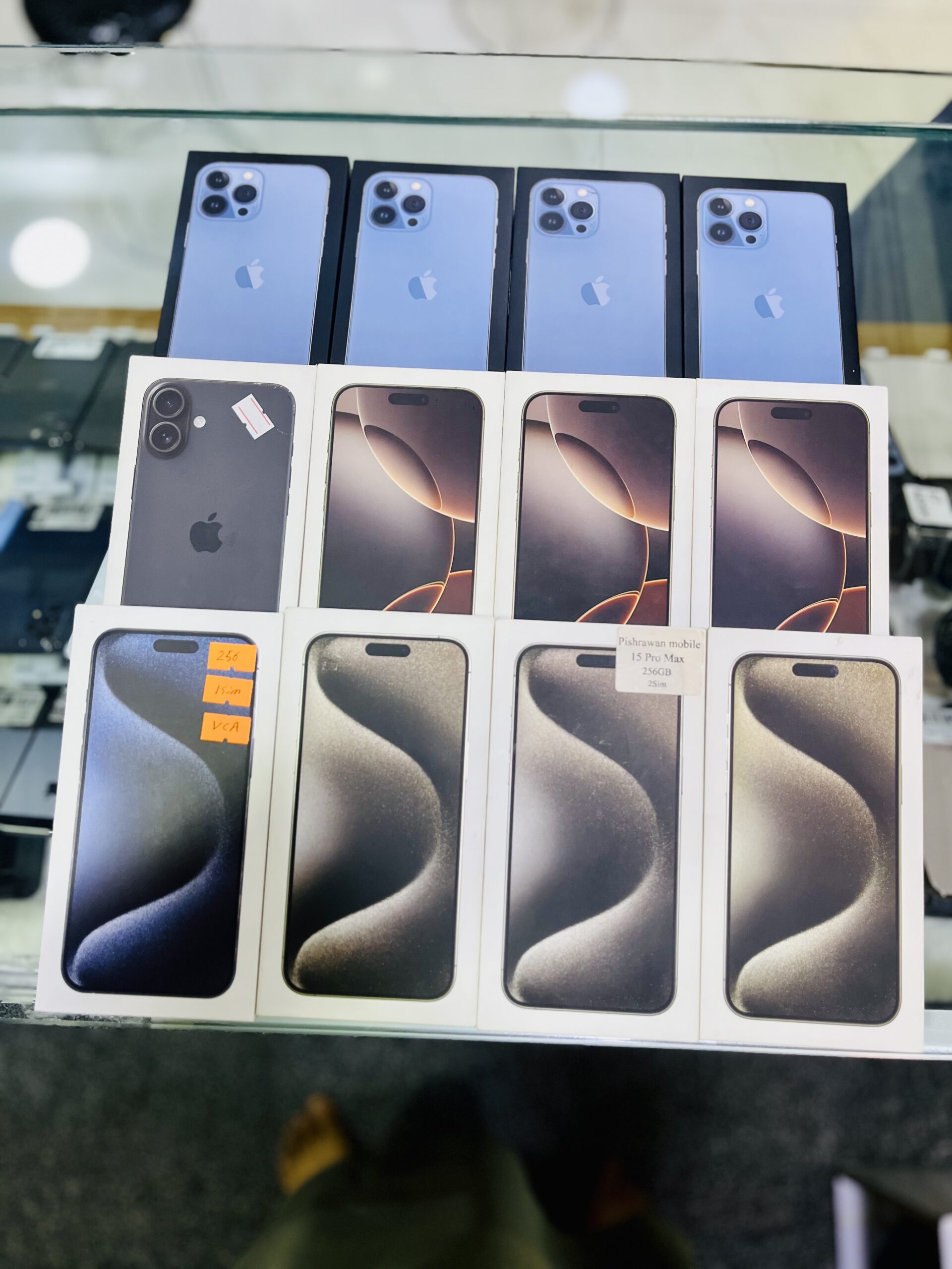 موبایل های کارتن بسته ایفون موجود است با دوسال ضما