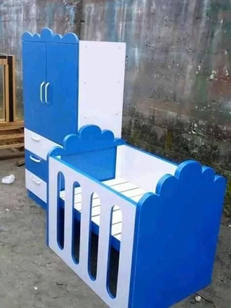 تخت خواب با جالباسی برای نوزاد