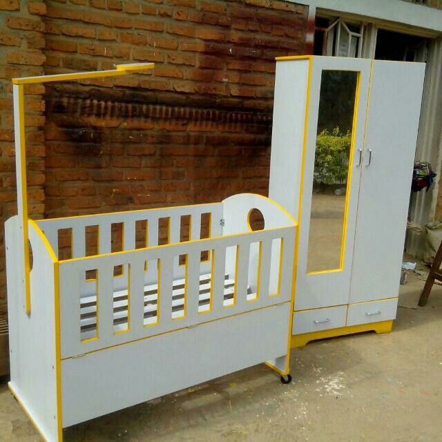 تخت خواب با جالباسی برای نوزاد