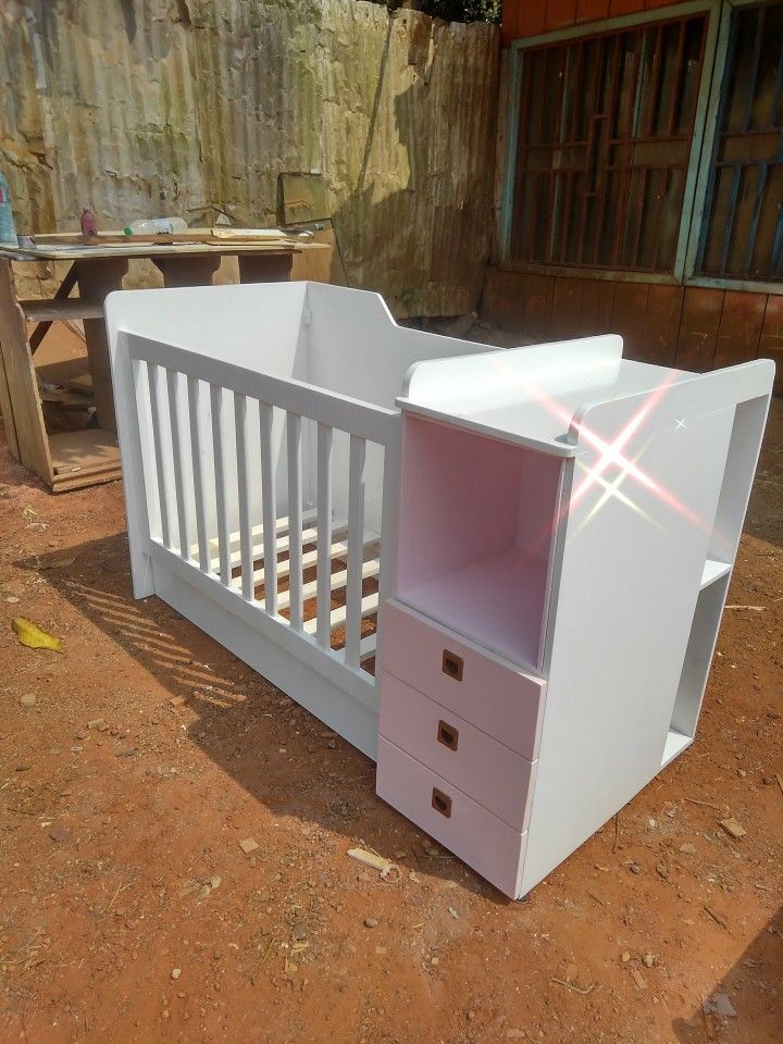 تخت خواب با جالباسی برای نوزاد