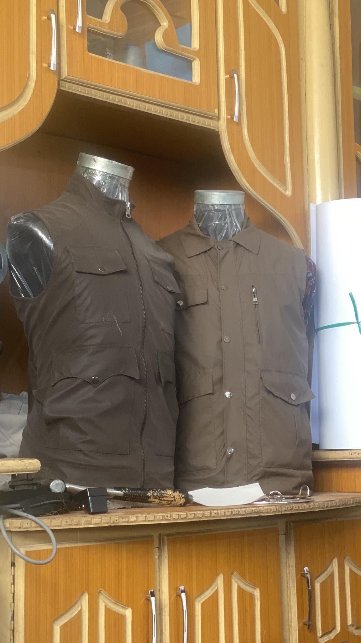 واسکت مردانه و لباس طفلانه