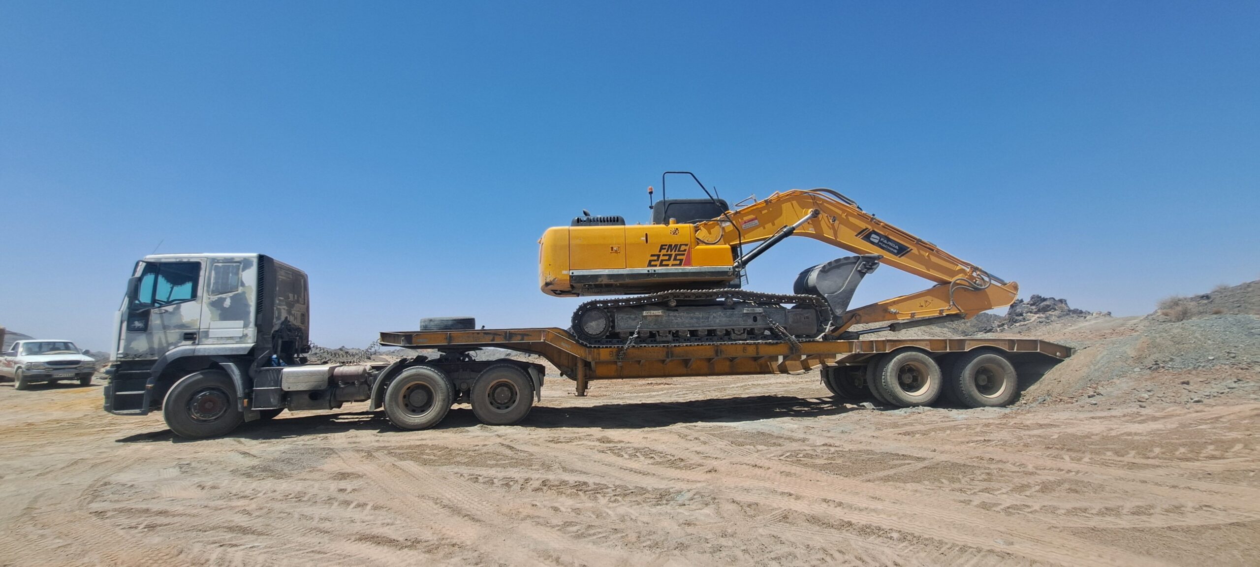 سلام بنده راننده بیل میکانیکی هستم با 4سال سابقه ک