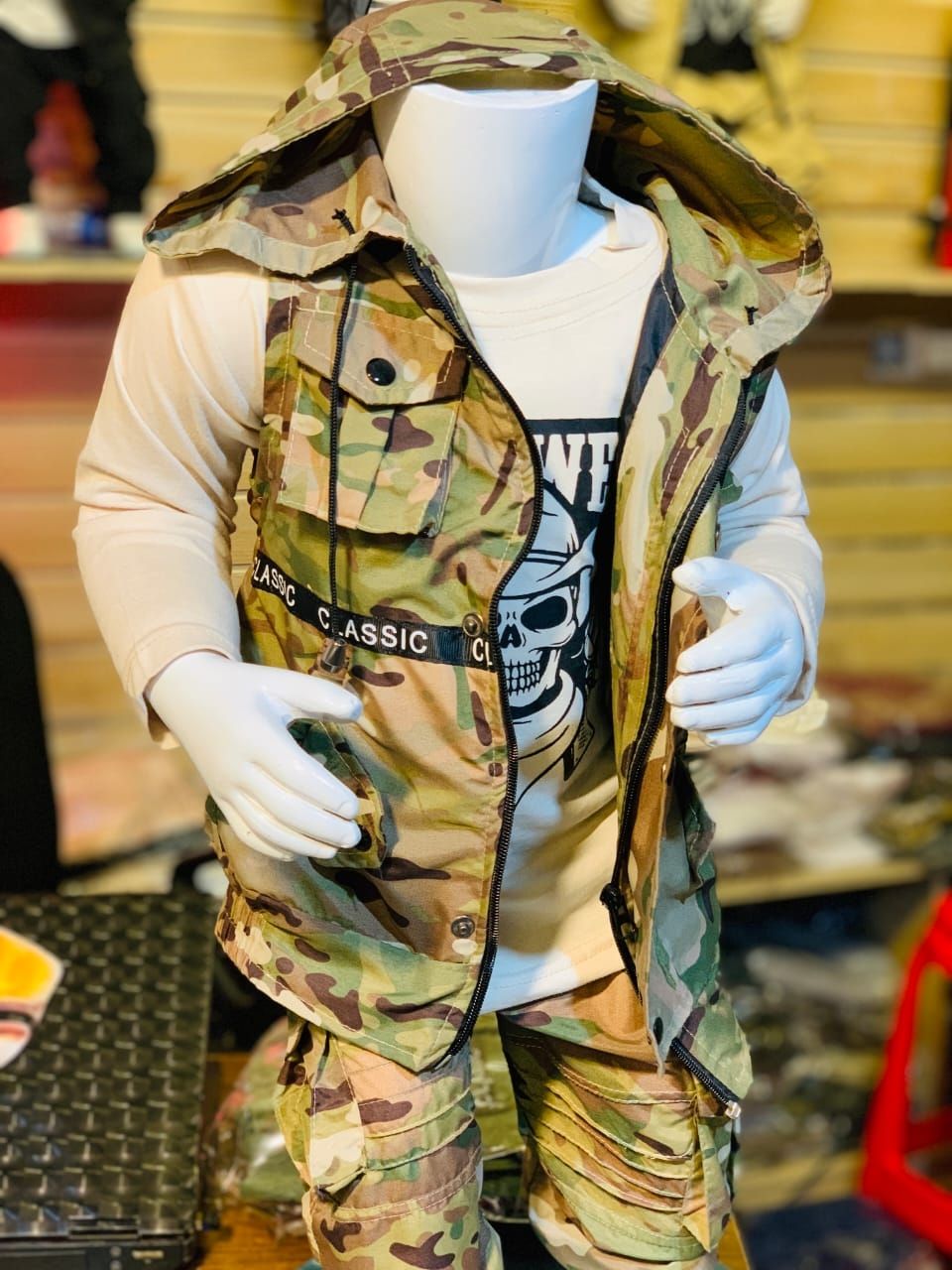 واسکت مردانه و لباس طفلانه