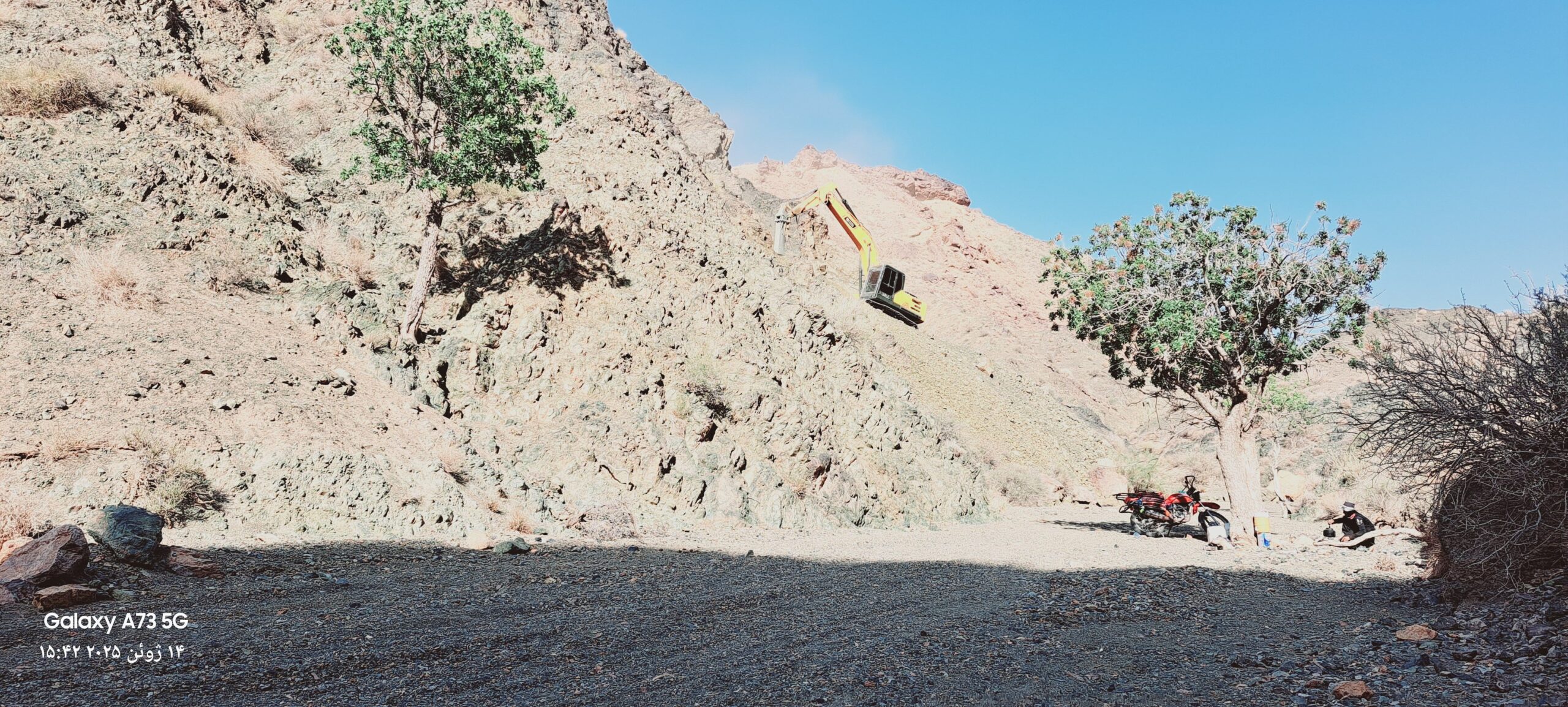 سلام بنده راننده بیل میکانیکی هستم با 4سال سابقه ک