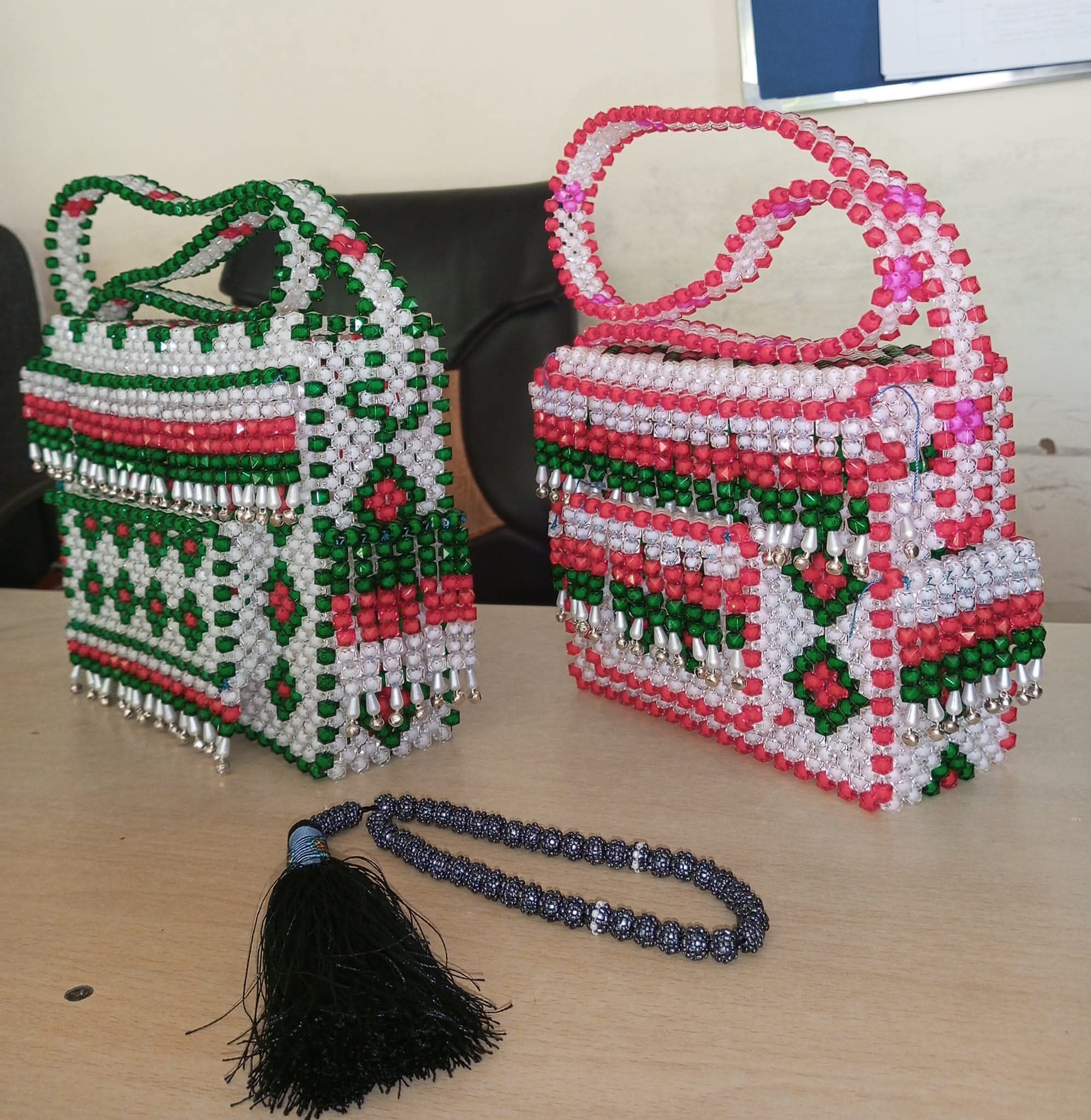 کیف شانه‌‌ی و تسبیح لوازم دستی