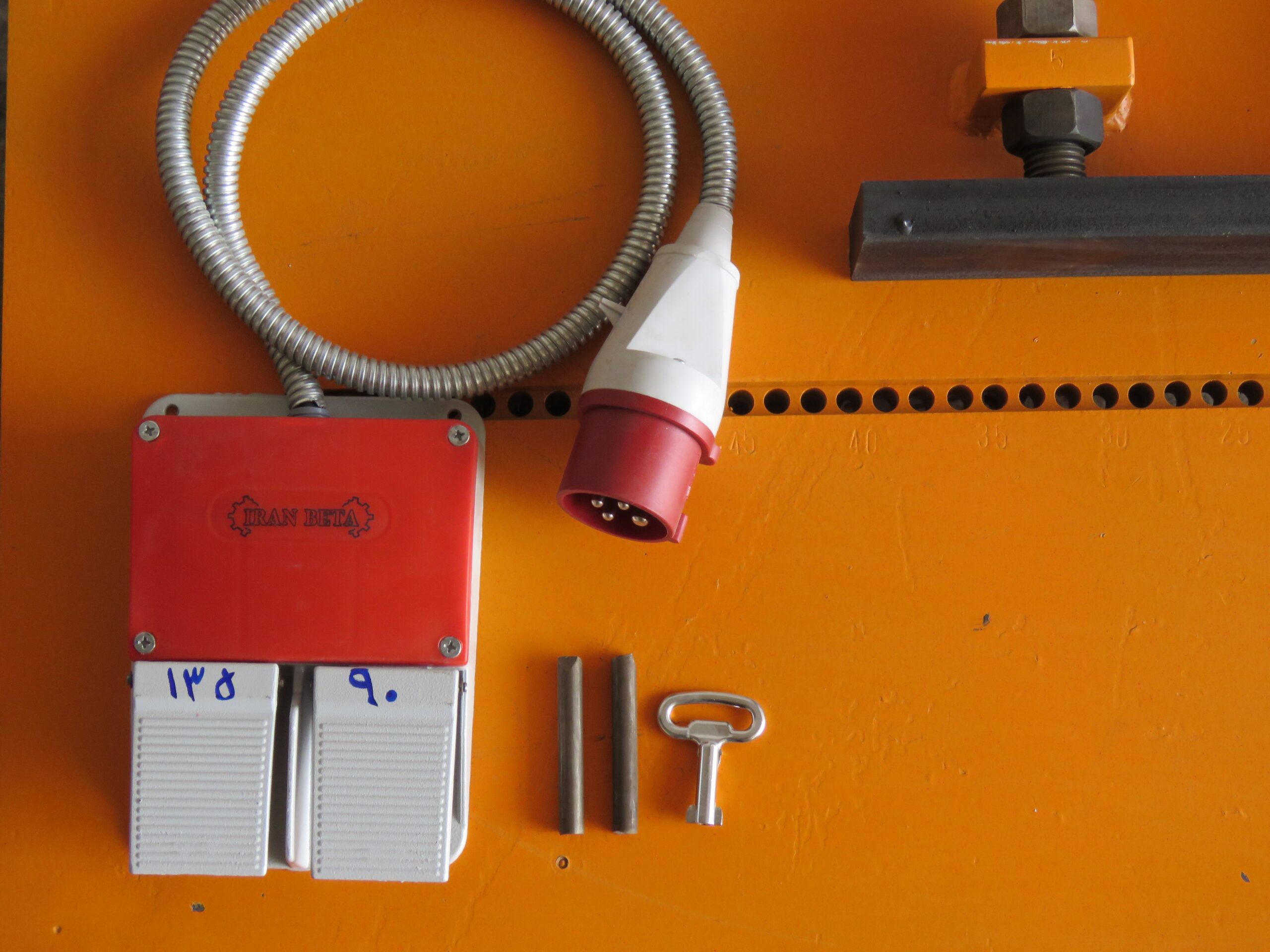 قیچی میلگردبر ایران کاوه