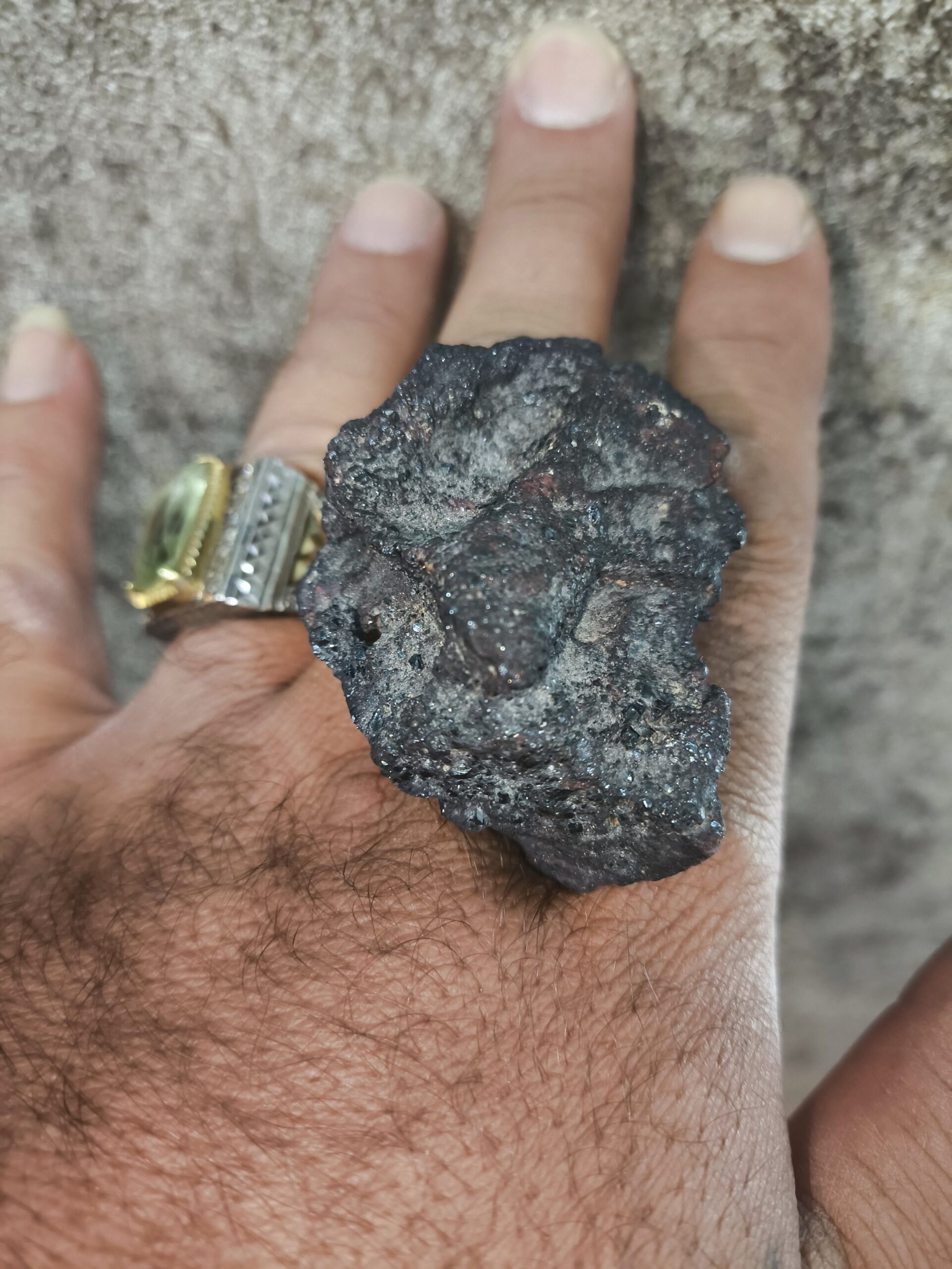 واسطه خریدارسنگ‌های ارزشمند