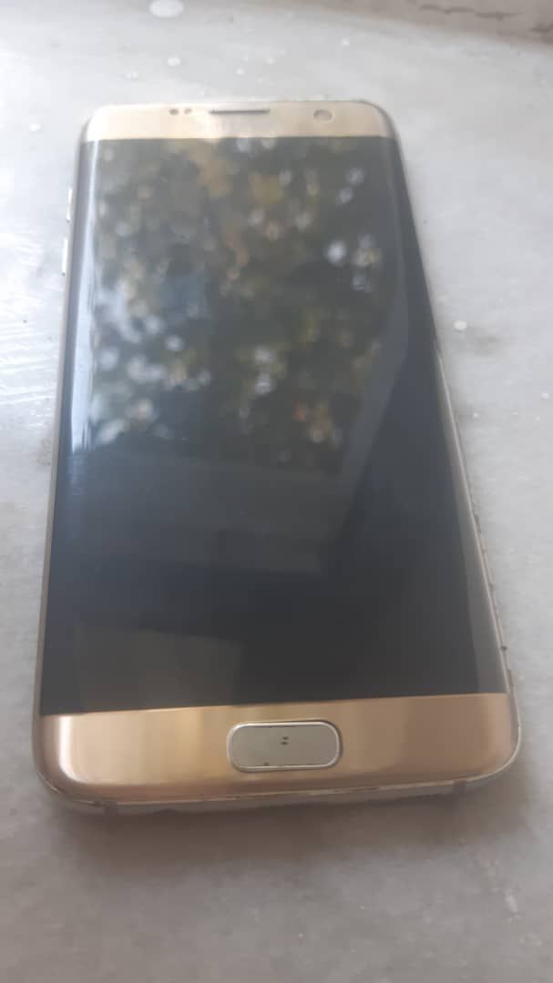 s7 edeg موبایل خیلی زیبا و خوب کارکرد خوب