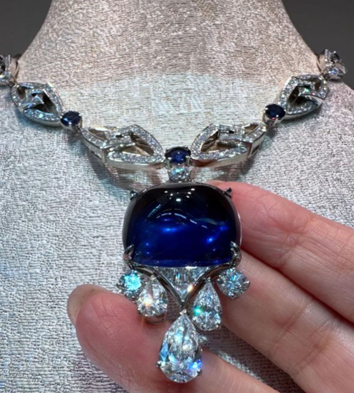 خریدار انواع گوهر سنگ های تجاری وجواهراتی