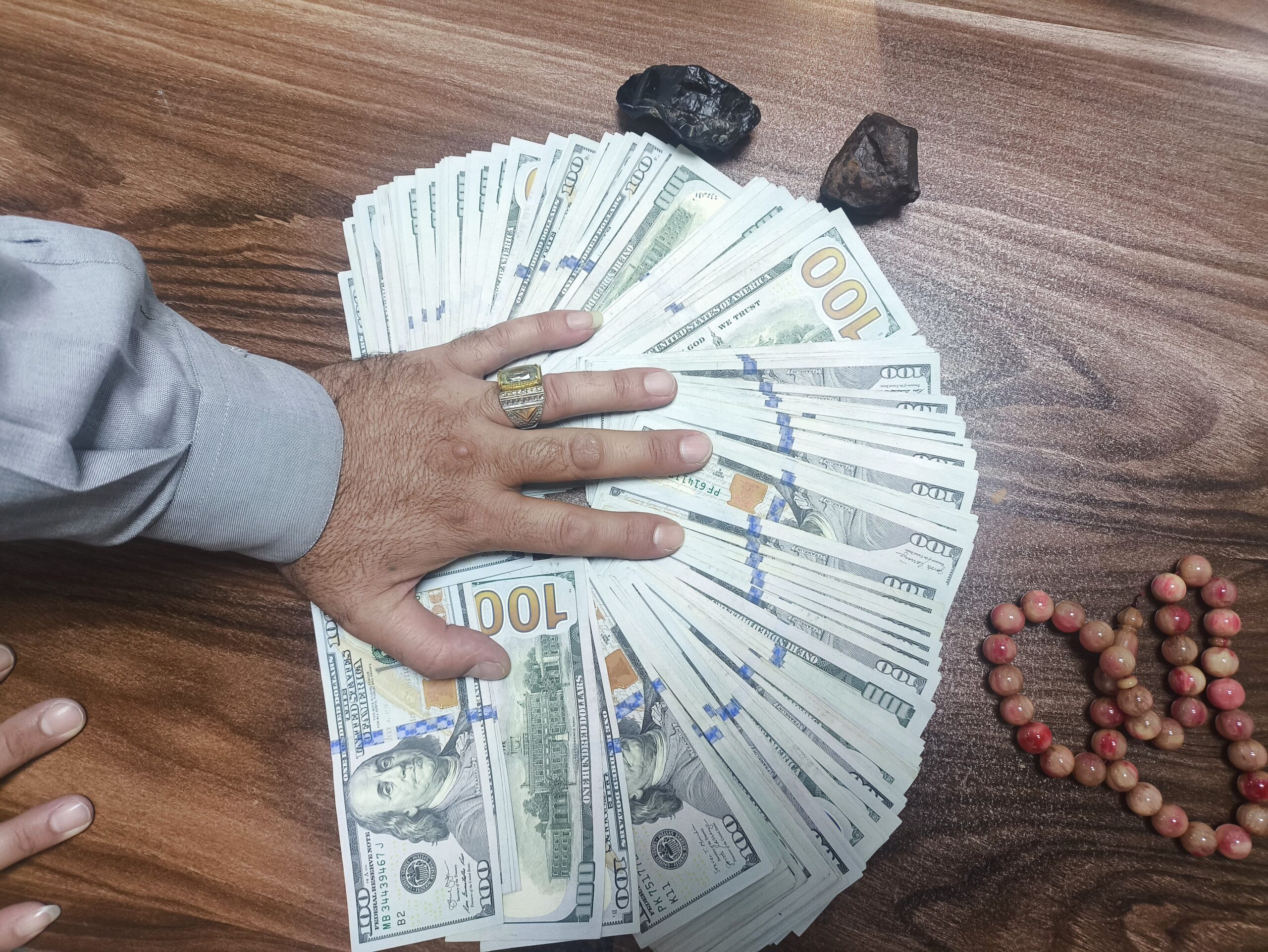 خریدارسنگ‌های ماورایی