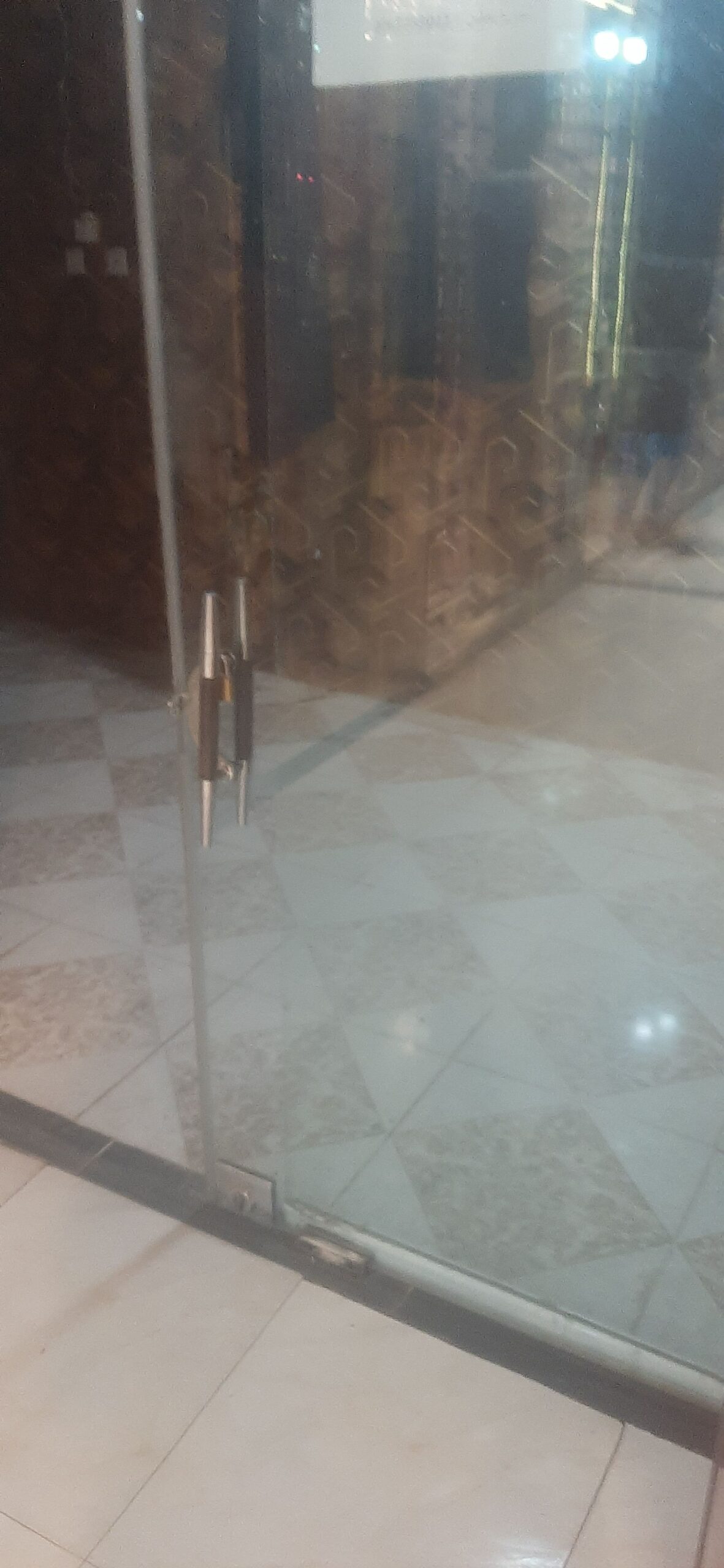 یک باب دوکان فروشی (امتیازی)