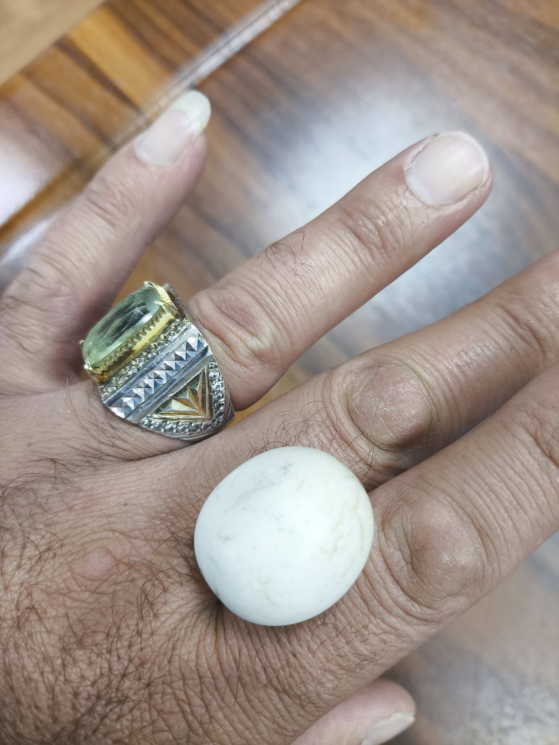 واسطه خریدارسنگ‌های ارزشمند