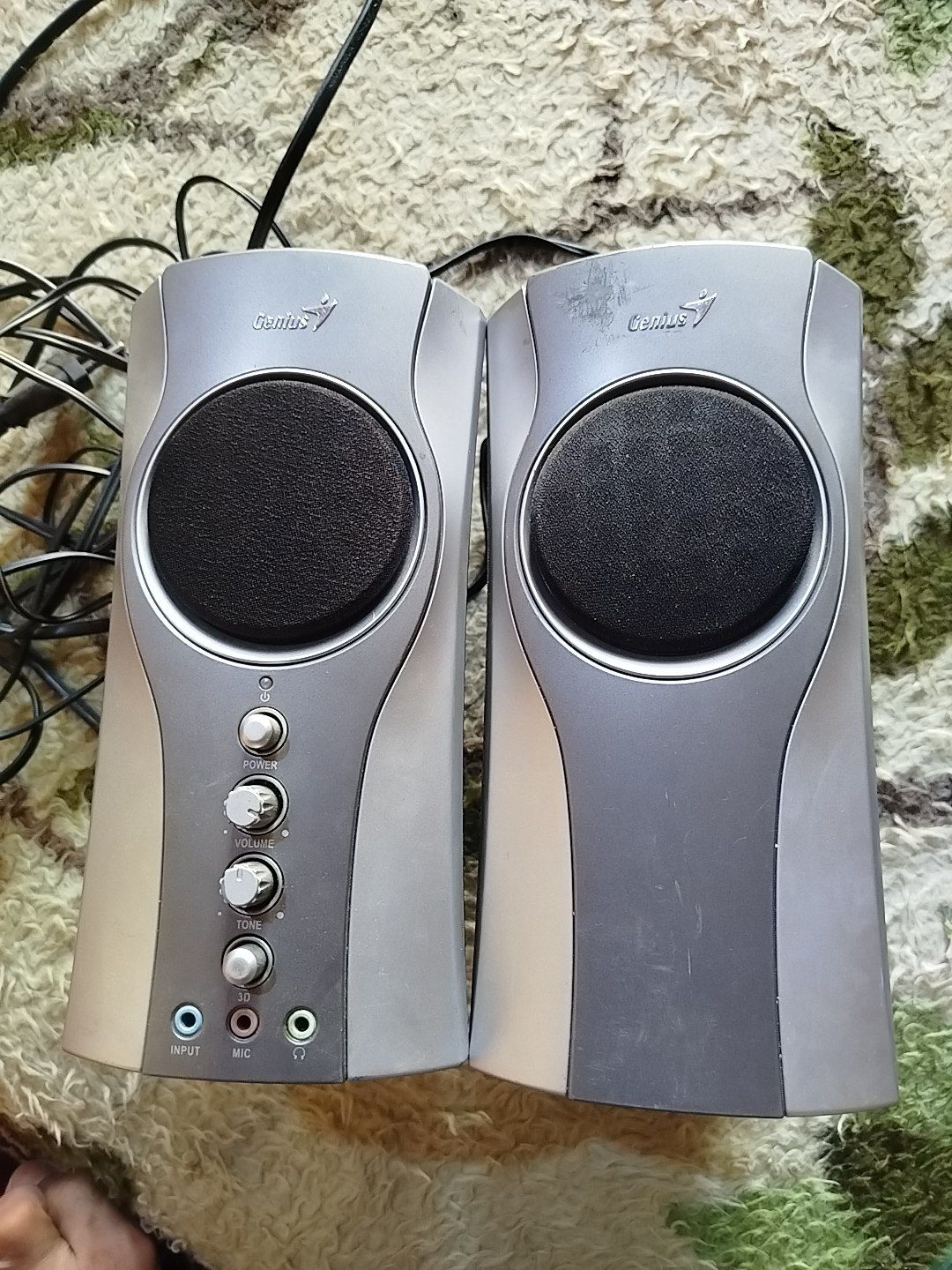 یک عدد اسپیکر کامپیوتر و موبایل