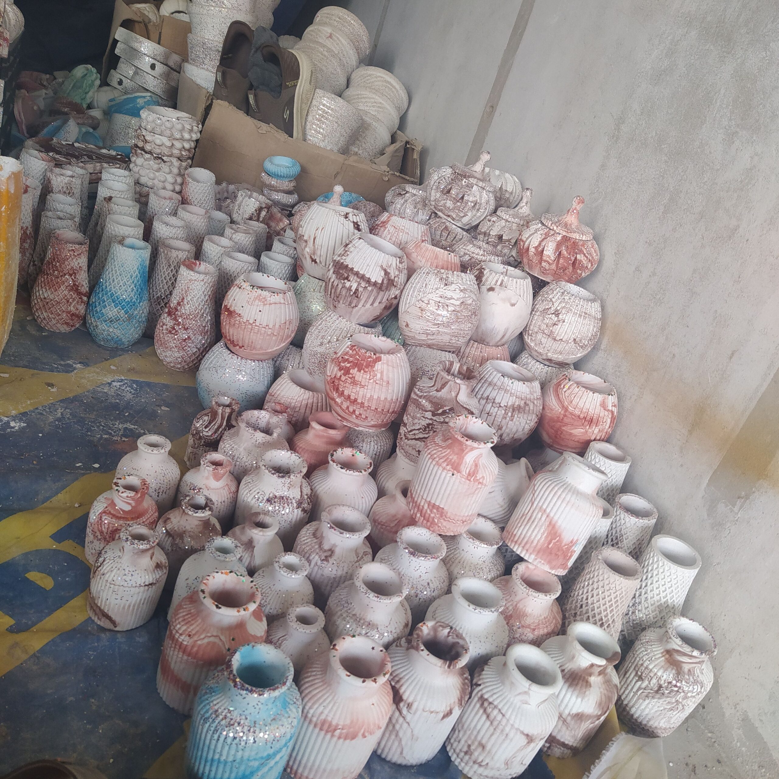 فروش عمده وتکی انواع گلدان وقندان سنگ مصنوعی