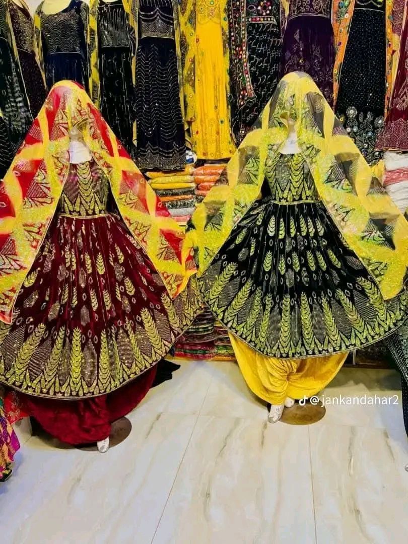 رخت پلورنځی الحاج قاری زیارت ګل (غیور)