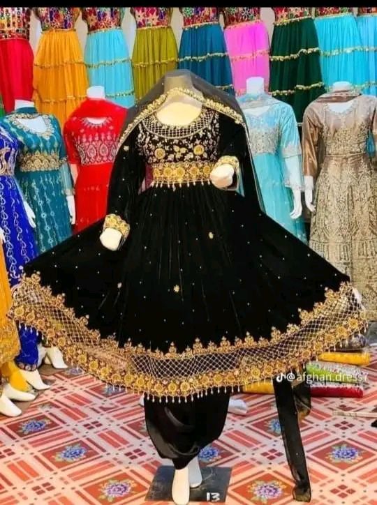 رخت پلورنځی الحاج قاری زیارت ګل (غیور)