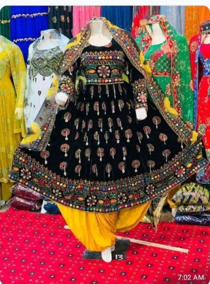 رخت پلورنځی الحاج قاری زیارت ګل (غیور)